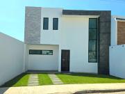 Casa con Alberca y Amplio Jardin en Oaxtepec, Morelos