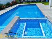 Casa con alberca y amplio jardín en Venta en Lomas de...