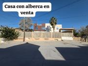 Casa con alberca y amplio terreno en venta. Avenida de...