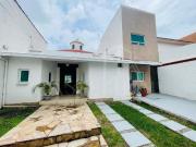 Casa con alberca y de un nivel en renta con o sin...