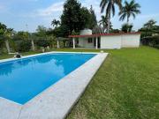 CASA CON ALBERCA Y JARDIN EN TICUMAN