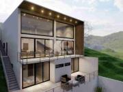 CASA CON ALBERCA Y JARDÍN PRIVADO EN FRACCIONAMIENTO CON...