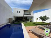 CASA CON ALBERCA Y JARDIN PROPIO EN EXCLUSIVO...