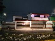 Casa con ALBERCA Y PANELES SOLARES en fraccionamiento...