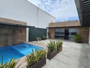 Casa con alberca y salon de eventos en residencial palmira