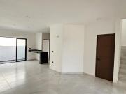 Casa con alberca y seguridad zona country entrega inmediata