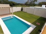 Casa con alberca en fraccionamiento