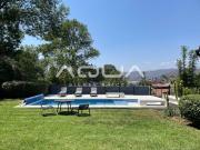 CASA CON ALBERCA Y VISTA AL LAGO EN VALLE
