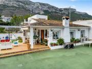 Excepcional Casa con amplia parcela y excelentes vistas...