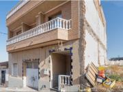 Casa con amplio garaje y vivienda independiente en...