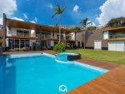 Casa con Amplio Jardín en Venta en Las Casuarinas