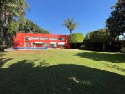 CASA CON AMPLIO JARDIN Y ALBERCA PRIVADA