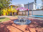 ¡CASA CON AMPLIO TERRENO A 5 MIN. DEL CENTRO DE...