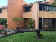 CASA CON AMPLIO TERRENO CON ALBERCA UBICADO EN PEDREGAL...