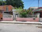 Casa con amplio terreno en venta en el centro cerca de...