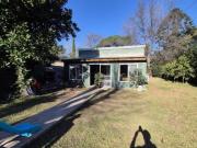 Casa con amplio terreno, jardin y pileta en Muñiz