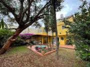 CASA CON AMPLIO TERRENO Y SALON DE FIESTAS