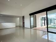 CASA CON AMPLIOS ESPACION EN CONKAL YUCATAN