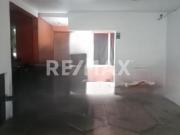 Casa con amplios espacios a 1.5 cuadras del Metro...