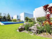 CASA CON AMPLIOS ESPACIOS Y JARDÍN EN RESIDENCIAL CEIBA...