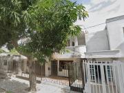CASA CON APARTAMENTO EN REMATE BARRIO LOS PINOS EN...