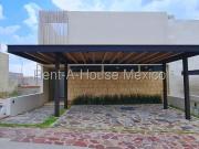 Casa con área de TV, 3 recámaras, cuarto de servicio....