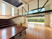 Casa con área de TV, 4 recámaras, cuarto de servicio...