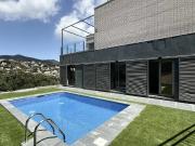 Casa con ascensor y piscina en Alella, Barcelona