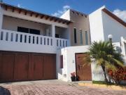 Casa con Bungalow en Fraccionamiento al norte de Cuernavaca