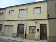 Casa con calefacción, zona multiusos y garaje privado