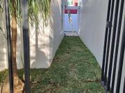 Casa con calentador solar, terraza y jacuzzi en coto...