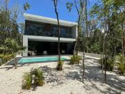 Casa con club de playa, alberca privada y casa club, en...