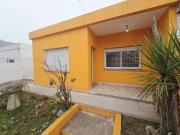 Casa con cochera y galpon en Loma Hermosa