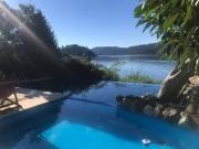 Casa con costa de lago