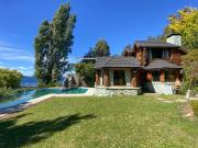Casa con costa de lago Nahuel Huapi Bariloche