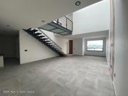 Casa con cuarto de servicio, 3 recamaras. Lomas de...