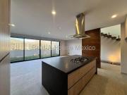 Casa con cuarto de servicio, área de TV, 4 recámaras....