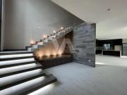 Casa con cuarto de servicio y habitación en planta baja...