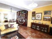 Casa con cuatro dormitorios y garaje de grandes...