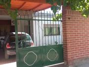 CASA CON DEPARTAMENTO BARRIO GUEMES. RAWSON