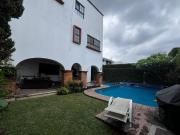 CASA CON DEPARTAMENTO CON ALBERCA EN CUERNAVACA clave CS596