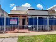 Casa con Departamento en venta en Bernal Oeste