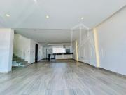 Casa con departamento independiente en venta en Zona...