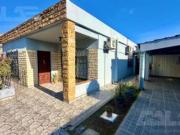 Casa con departamento independiente en zona estratégica...