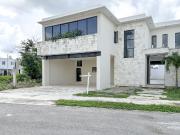 CASA CON DETALLES DE LUJO, 4 HABITACIONES