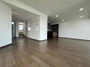 Casa con diseño único en Cumbres del Lago