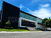 Casa con diseño único en Cumbres del Lago, 4 habitaciones