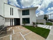 Casa con diseño único en Cumbres del Lago