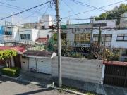 Casa con Doble Acceso y Dos Jardines – Gran Potencial...