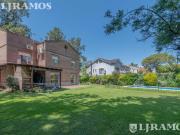 CASA CON DOBLE LOTE EN EL BARRIO CERRADO LA CHACRA, EN...